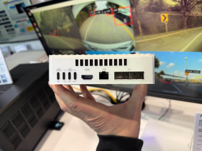  Asus Ascent GX10 