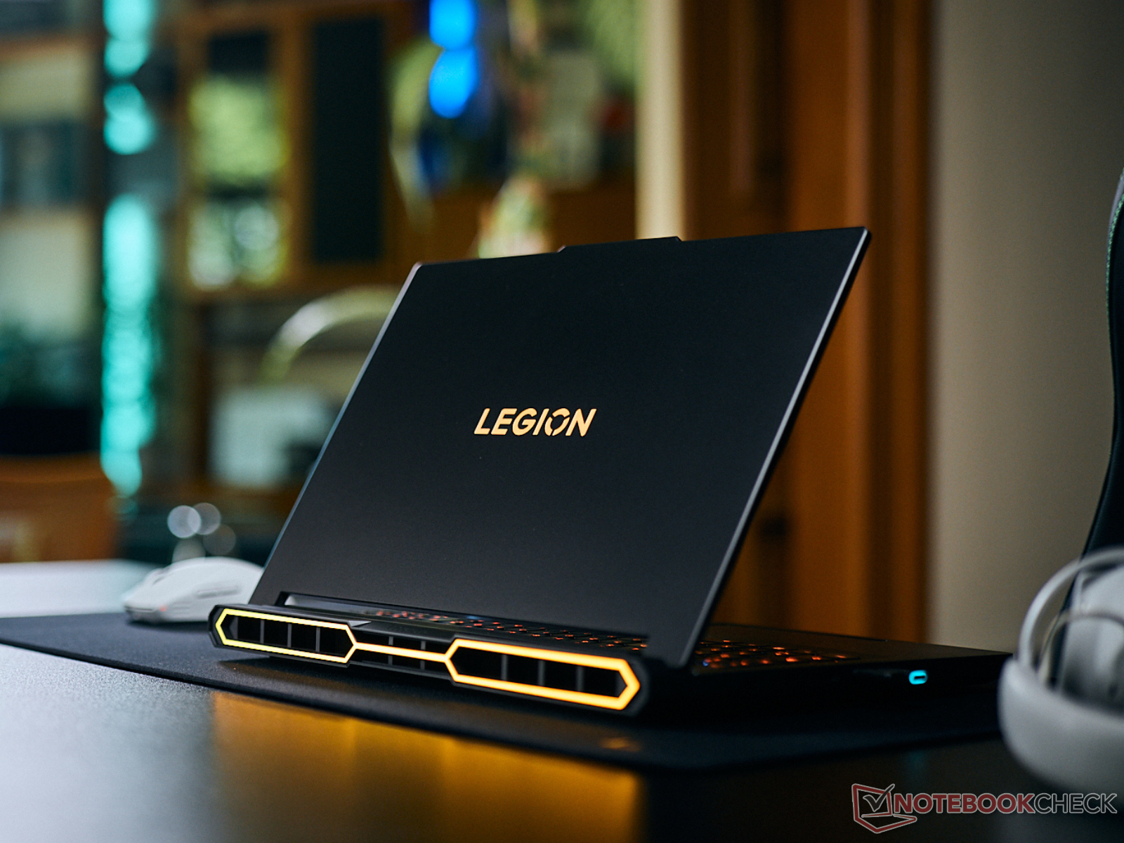 Lenovo Legion Pro 7 игровой ноутбук 16 дюймов с OLED-дисплеем