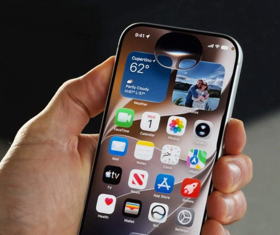 Интерфейс iOS 27 с новым Siri AI на экране iPhone