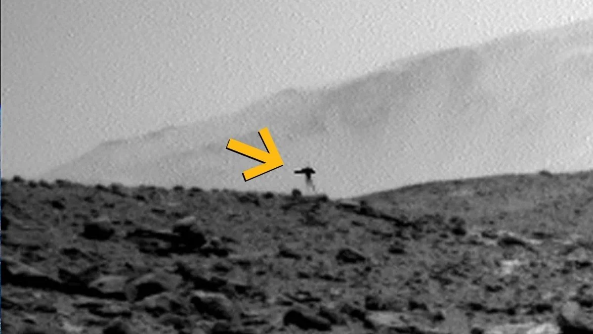 Загадочный тёмный треножник на поверхности Марса, снятый марсоходом Curiosity