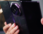 Huawei Mate XT 2 в тёмно-фиолетовом цвете с G-образным механизмом складывания