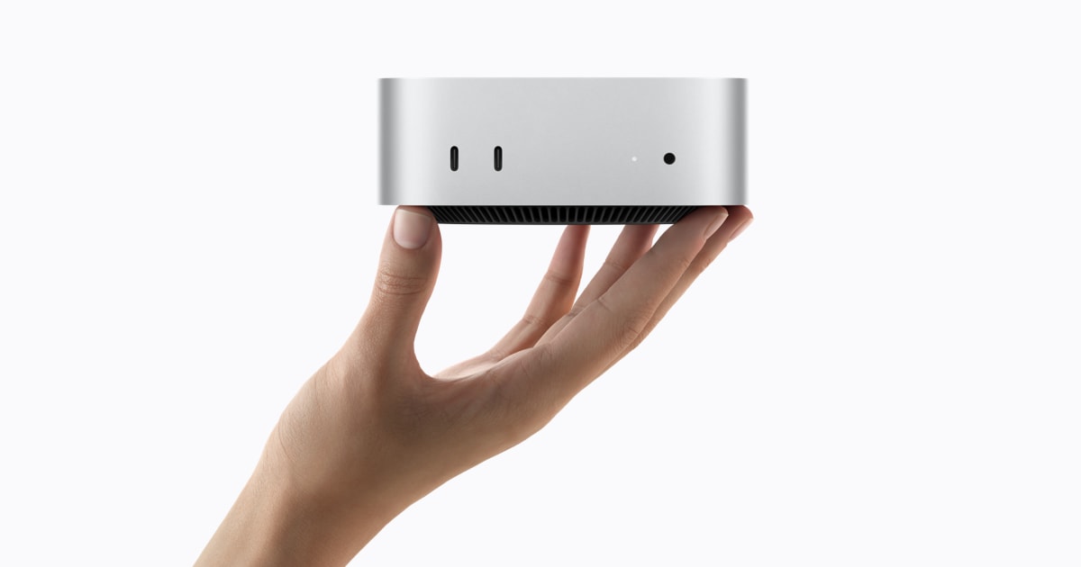 Новый Apple Mac mini с чипом M6 серебристого цвета на белом фоне