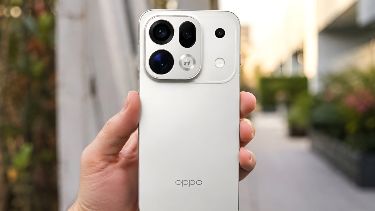 Рендер смартфона Oppo Find X10 Pro Max в тёмном корпусе с камерой Hasselblad